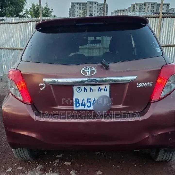 Toyota Yaris 2011 Red