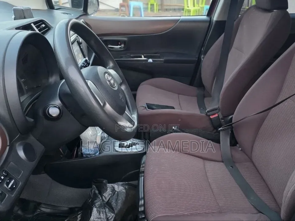 Toyota Yaris 2011 Red