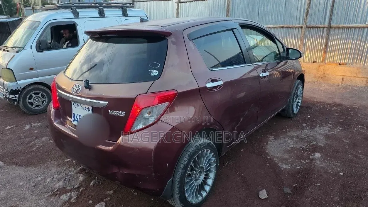 Toyota Yaris 2011 Red