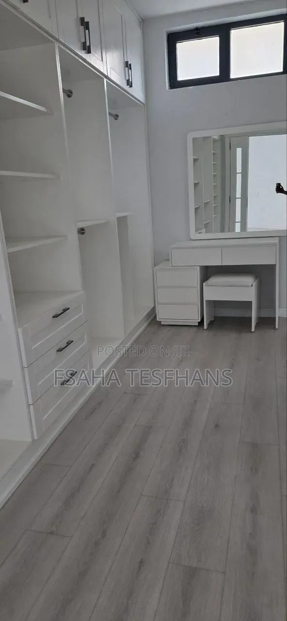 4bdrm House in House, Bole for rent