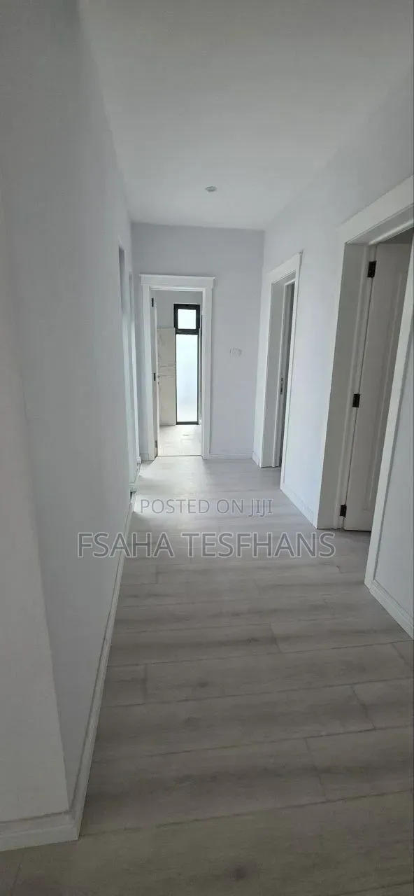 4bdrm House in House, Bole for rent