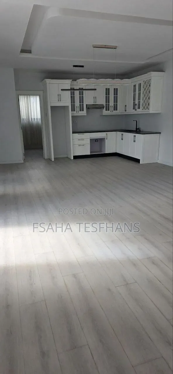 4bdrm House in House, Bole for rent