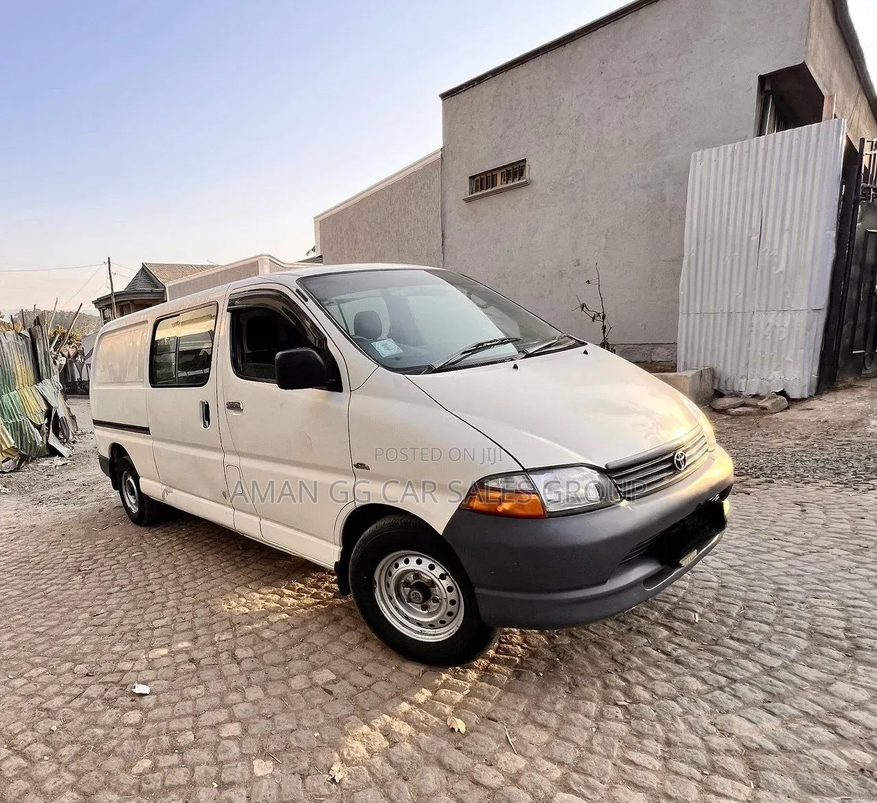 Toyota HiAce 2005 White