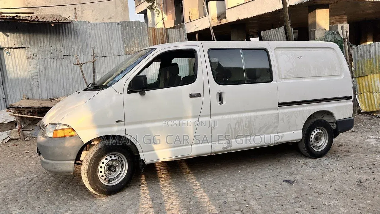 Toyota HiAce 2005 White