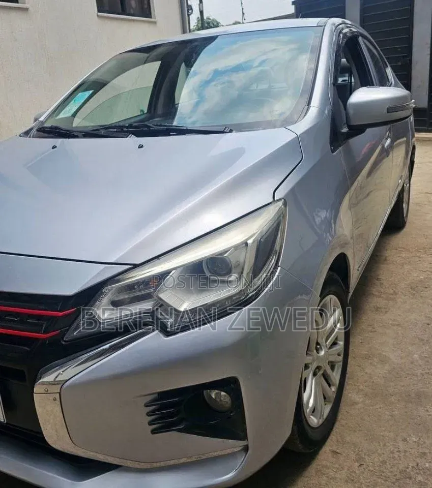 Mitsubishi Attrage 2021 Silver