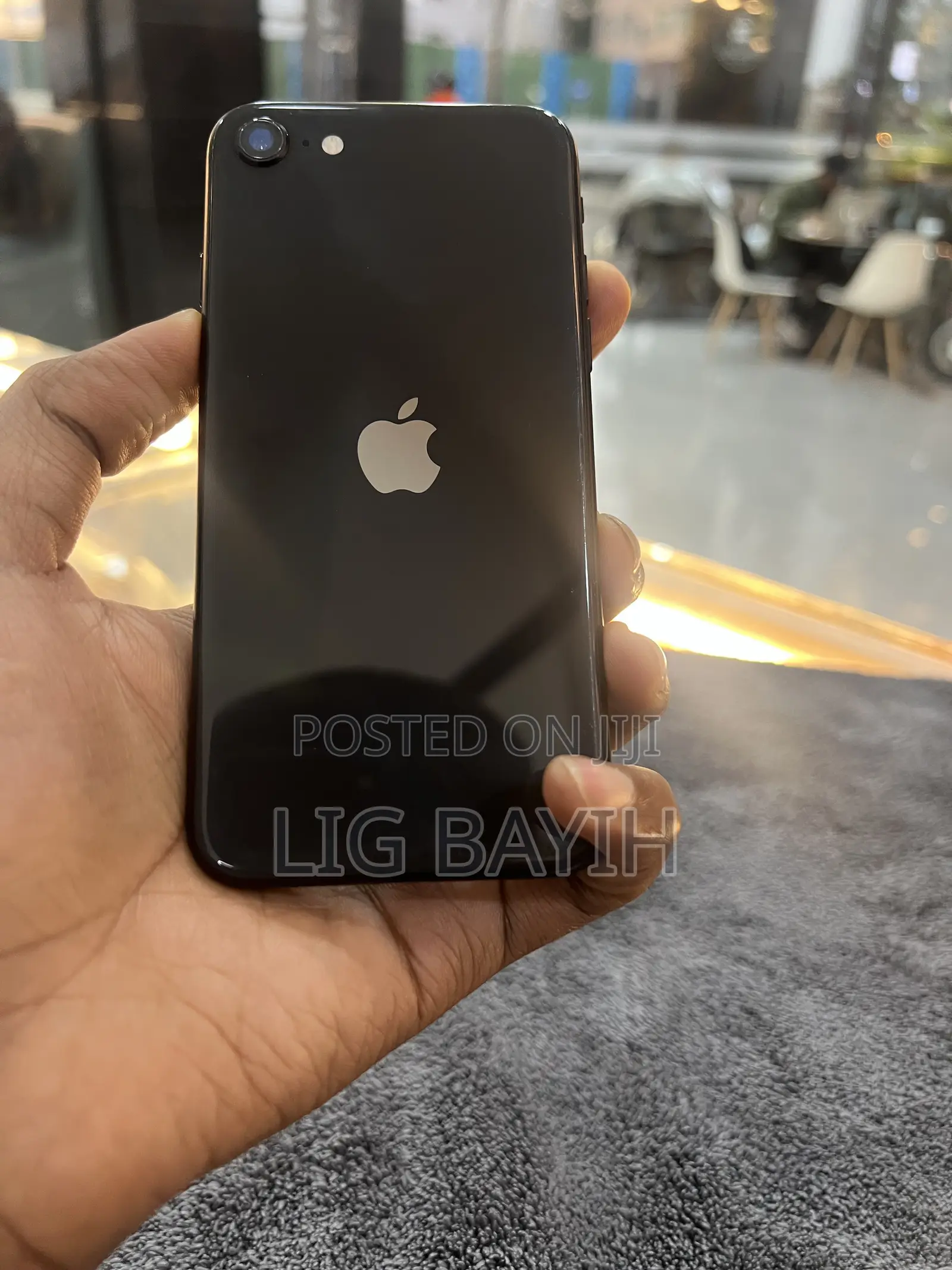 Apple iPhone SE 128 GB Black