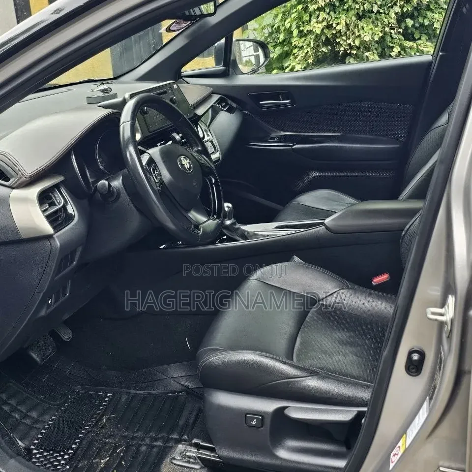 Toyota C-HR 2020 Gray