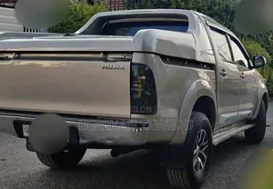 Toyota Hilux 2015 Gold