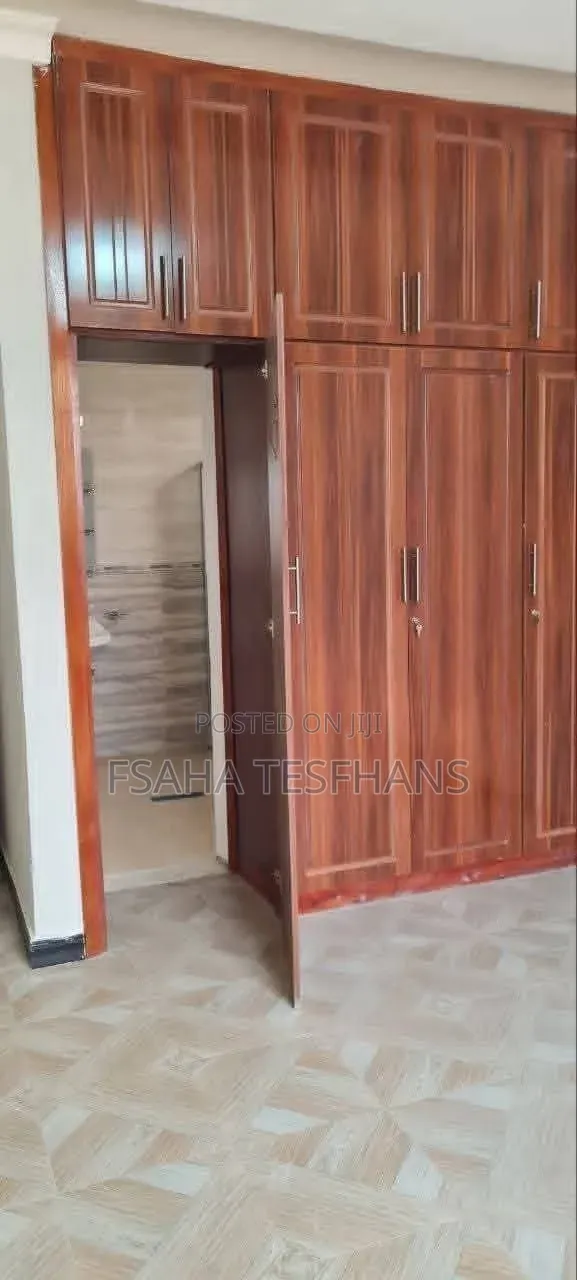 3bdrm House in Villa, Bole for rent