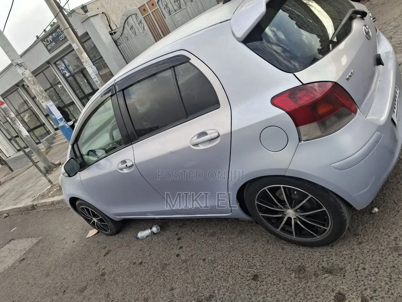 Toyota Yaris Base Hatchback 5dr 2010 Purple