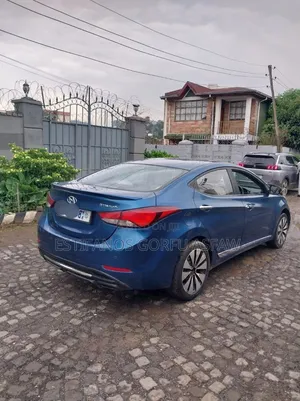 Hyundai Avante 2015 Blue