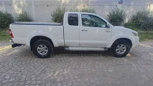 Toyota Hilux 2012 White