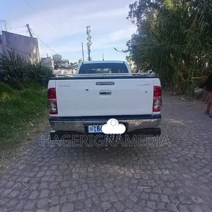 Toyota Hilux 2012 White