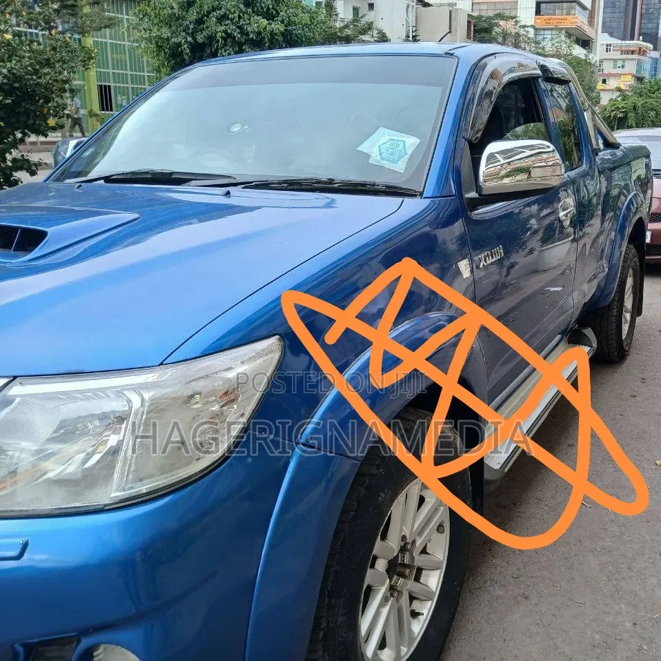 Toyota Hilux 2012 Blue