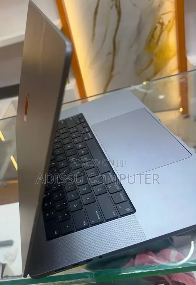 New Laptop Apple MacBook Pro 2021 M1 32GB Apple M1 Pro SSD 512GB