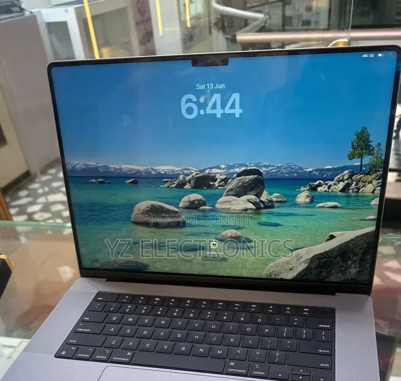 New Laptop Apple MacBook Pro 2021 M1 32GB Intel Core i7 SSD 512GB