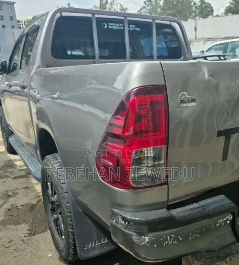 Toyota Hilux 2018 Silver