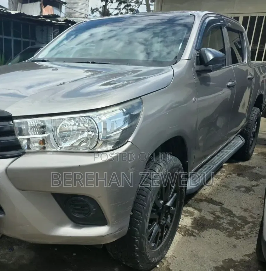 Toyota Hilux 2018 Silver