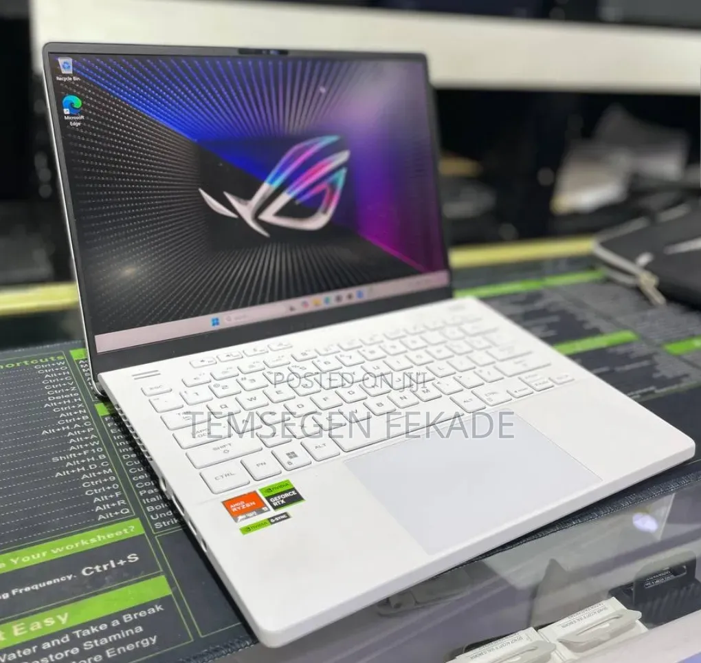 New Laptop Asus ROG Zephyrus G16 16GB AMD Ryzen 9 SSD 512GB