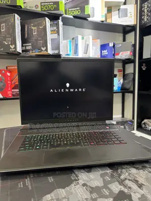 New Laptop Dell Allienware M18 R1 16GB AMD Ryzen 9 SSD 1T