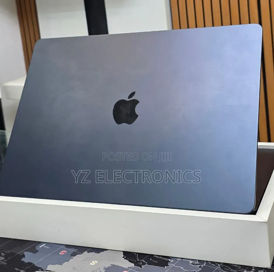 New Laptop Apple MacBook Pro 2024 M4 16GB Intel Core i7 SSD 256GB