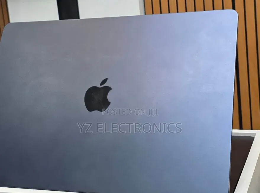New Laptop Apple MacBook Pro 2024 M4 16GB Intel Core i7 SSD 256GB