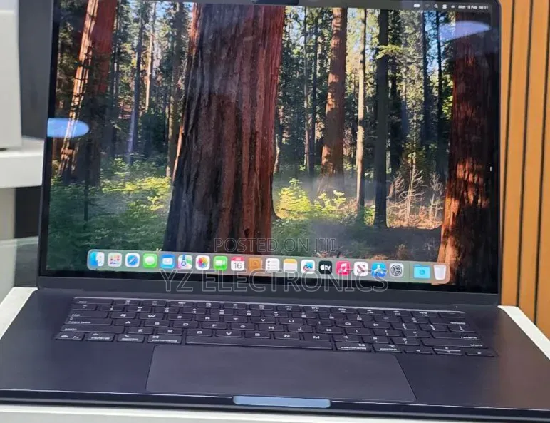 New Laptop Apple MacBook Pro 2024 M4 16GB Intel Core i7 SSD 256GB