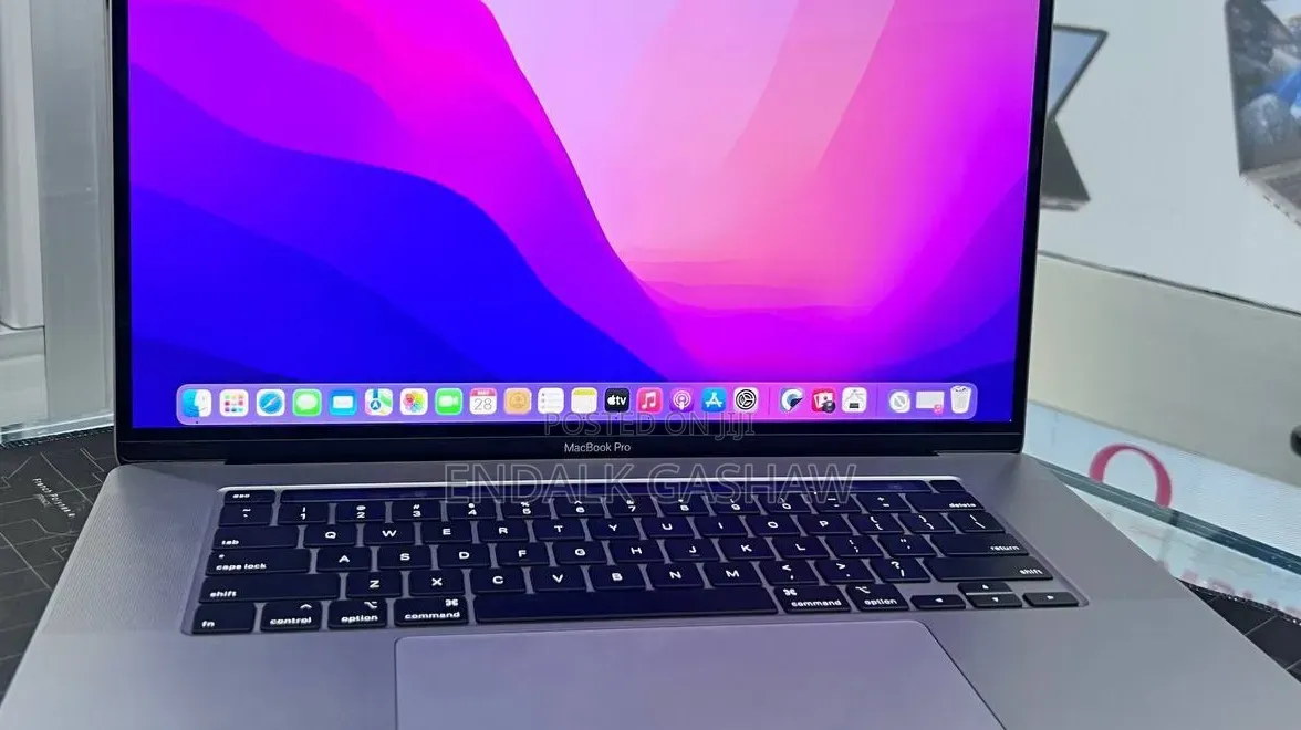 New Laptop Apple MacBook Pro 2019 32GB Intel Core i9 SSD 512GB