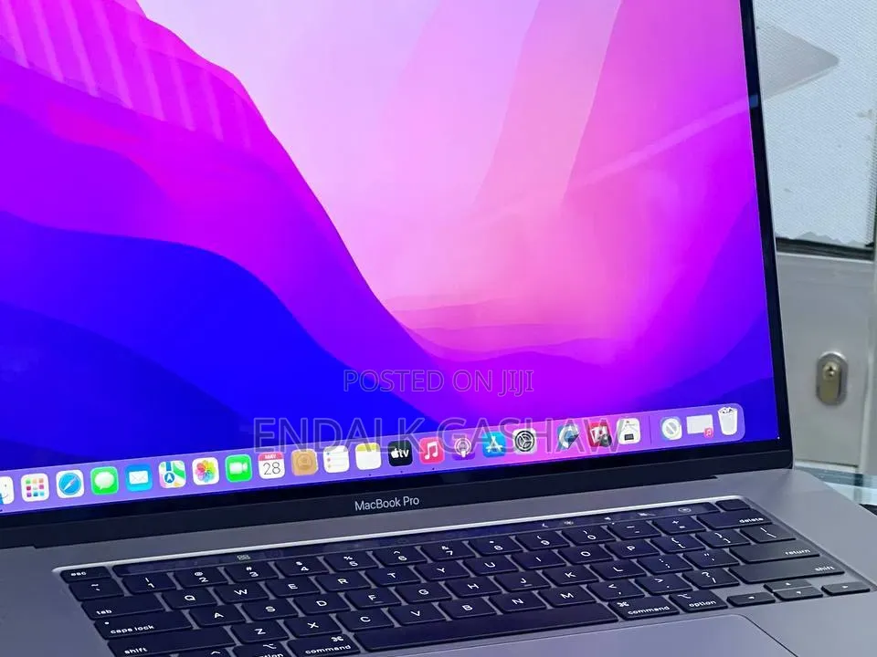New Laptop Apple MacBook Pro 2019 32GB Intel Core i9 SSD 512GB