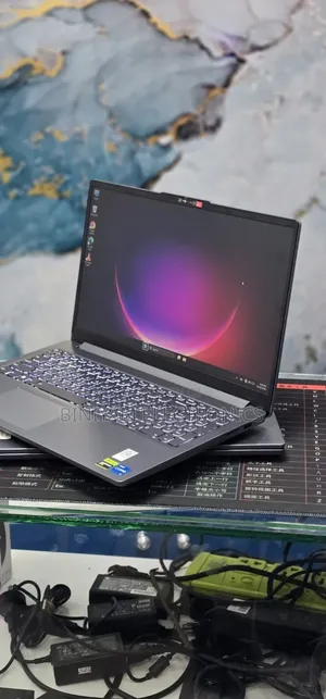 New Laptop Lenovo LOQ 15AHP10 12GB Intel Core i5 SSD 512GB