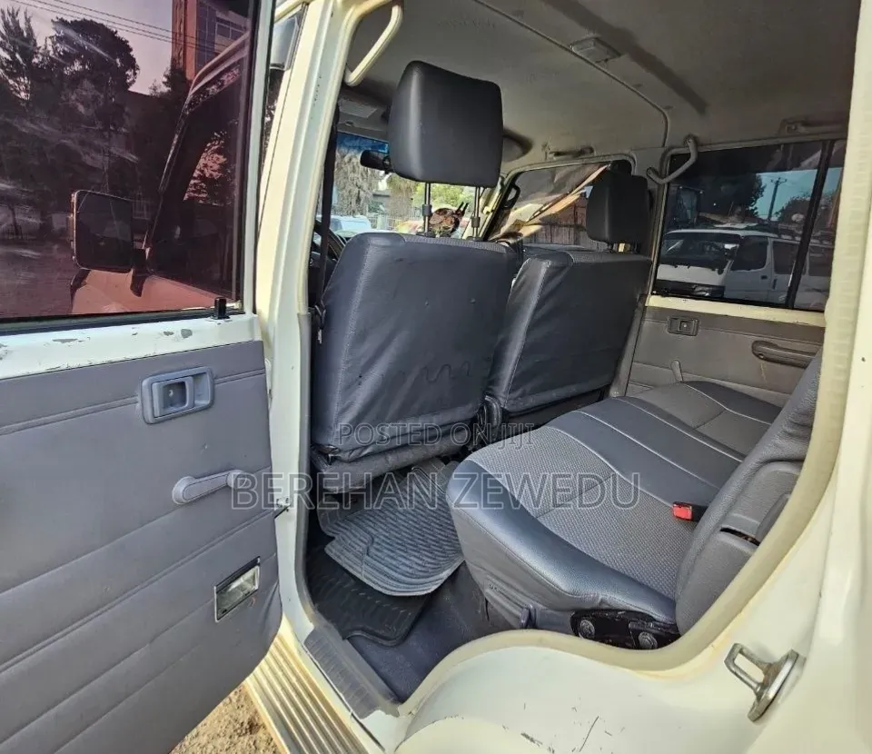 Toyota Land Cruiser 2018 White