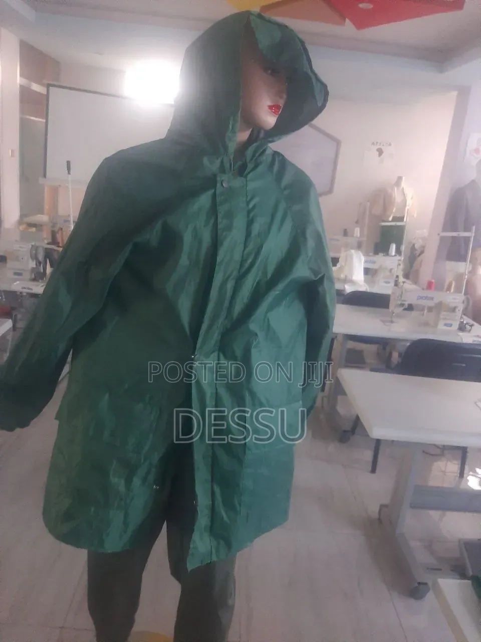 ጥራቱን የጠበቀ የዝናብ ልብስ በዚፕ (Free Size) - / Raincoat for Sale