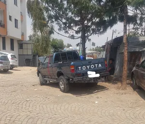 Toyota Hilux 1996 Blue