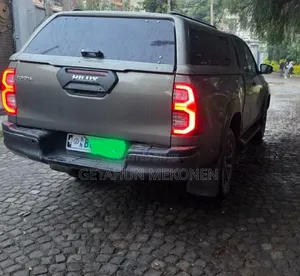 Toyota Hilux 2021 Gray