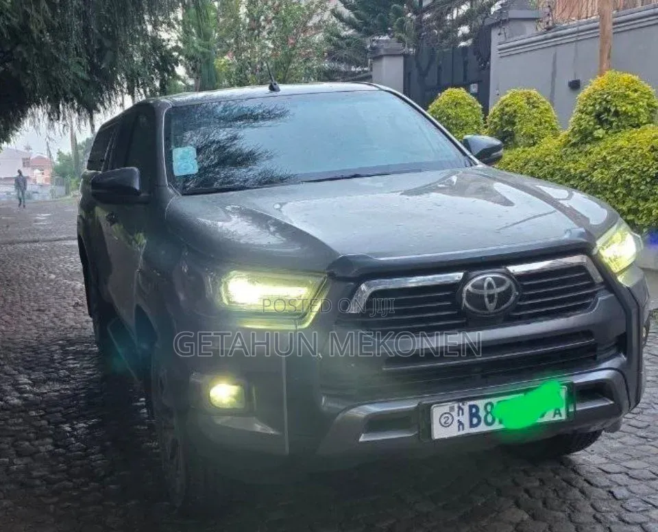 Toyota Hilux 2021 Gray