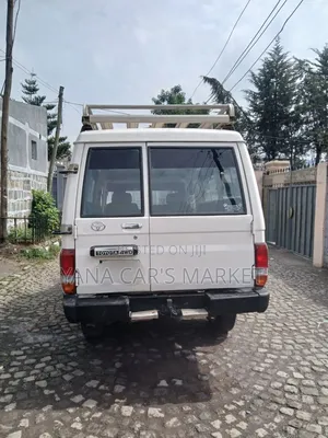 Toyota Land Cruiser 2005 White