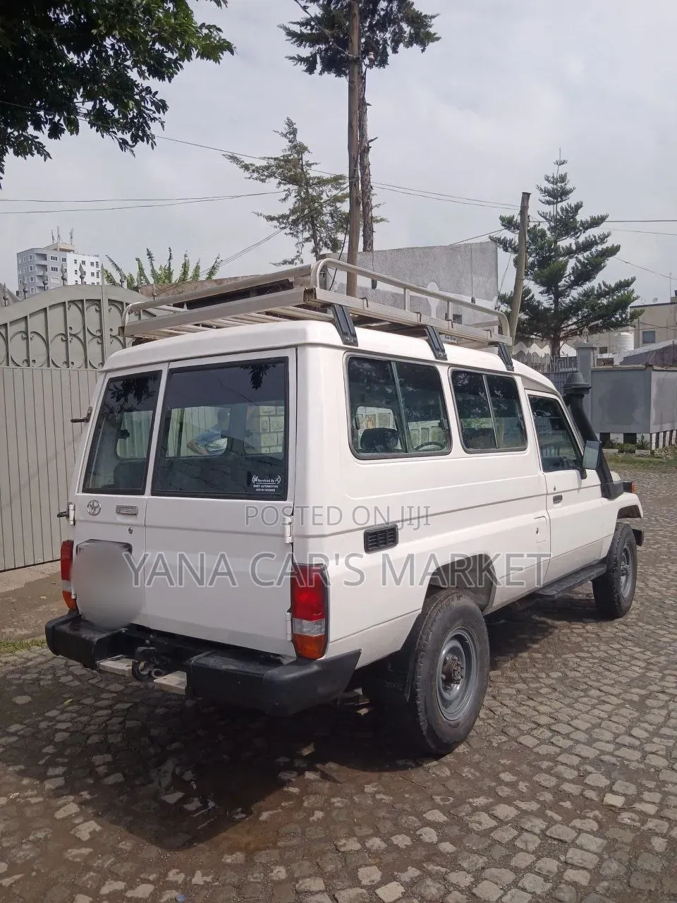 Toyota Land Cruiser 2005 White