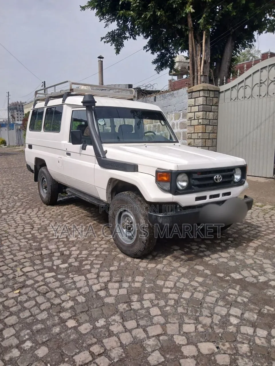 Toyota Land Cruiser 2005 White
