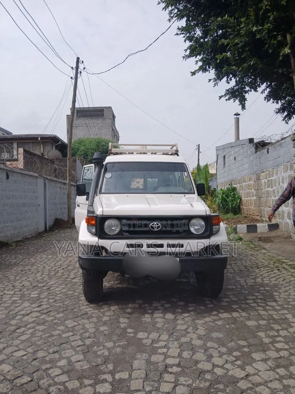 Toyota Land Cruiser 2005 White