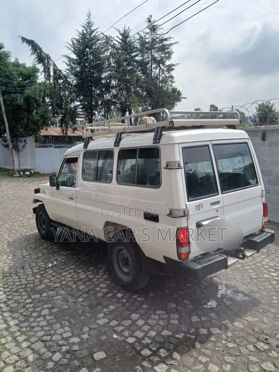 Toyota Land Cruiser 2005 White