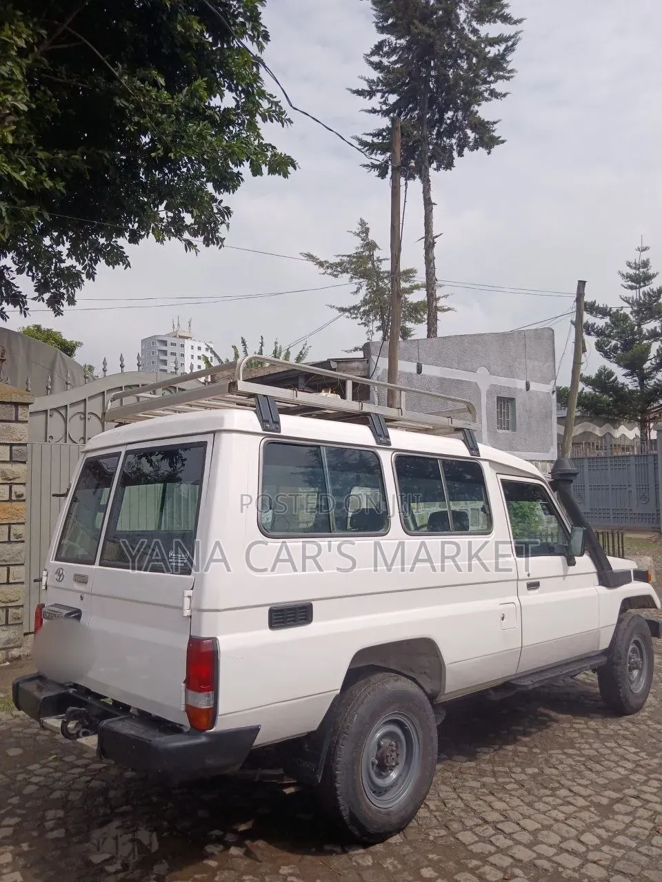 Toyota Land Cruiser 2005 White