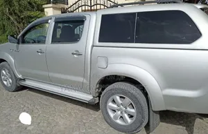 Toyota Hilux 2010 Silver