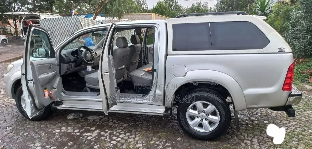 Toyota Hilux 2010 Silver
