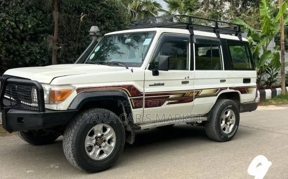 Toyota Land Cruiser 2014 White