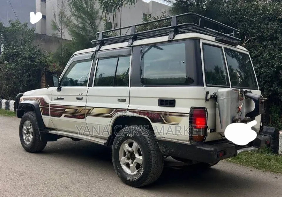 Toyota Land Cruiser 2014 White