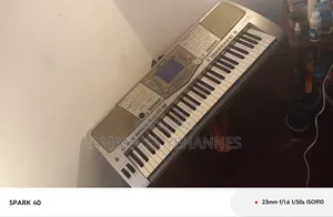 Yamaha PSR 2100 Keyboard Piano