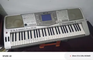 Yamaha PSR 2100 Keyboard Piano
