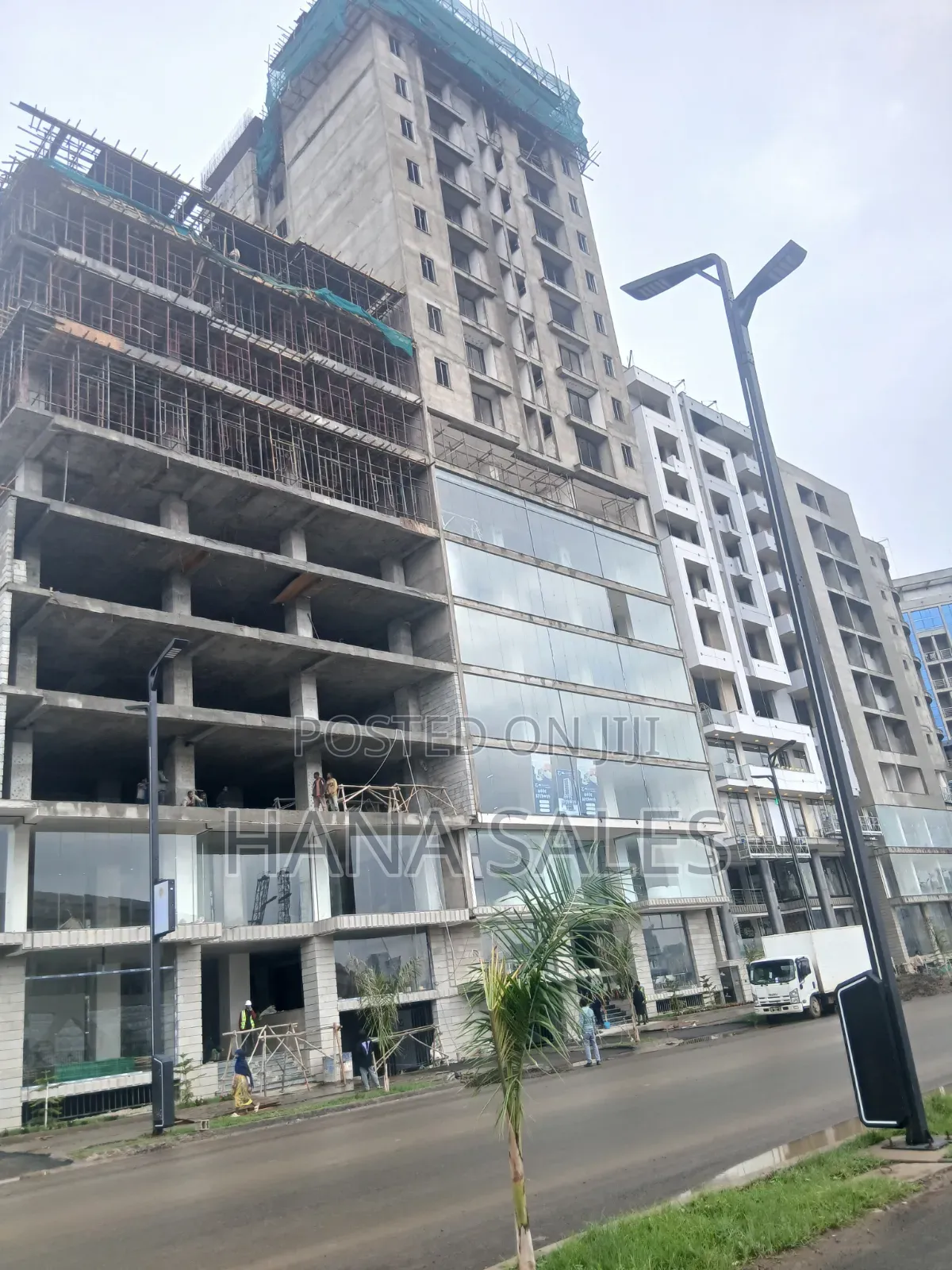 ሙሉ ጥንቅን አድርገን የምናስረክባቸዉን የንግድ ሱቆች ቦሌ ላይ እየሸጥን እንገኛለን
