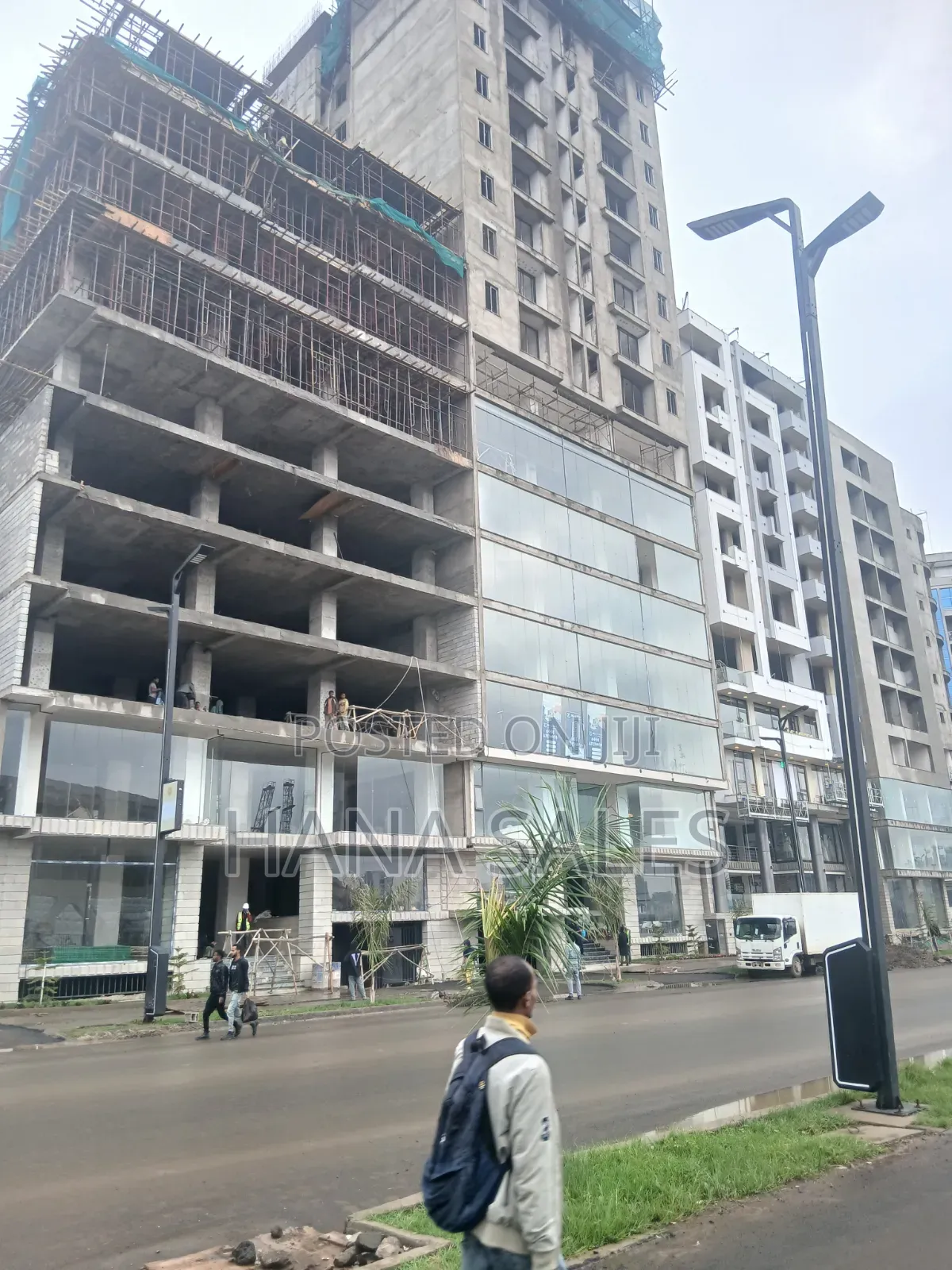 ሙሉ ጥንቅን አድርገን የምናስረክባቸዉን የንግድ ሱቆች ቦሌ ላይ እየሸጥን እንገኛለን