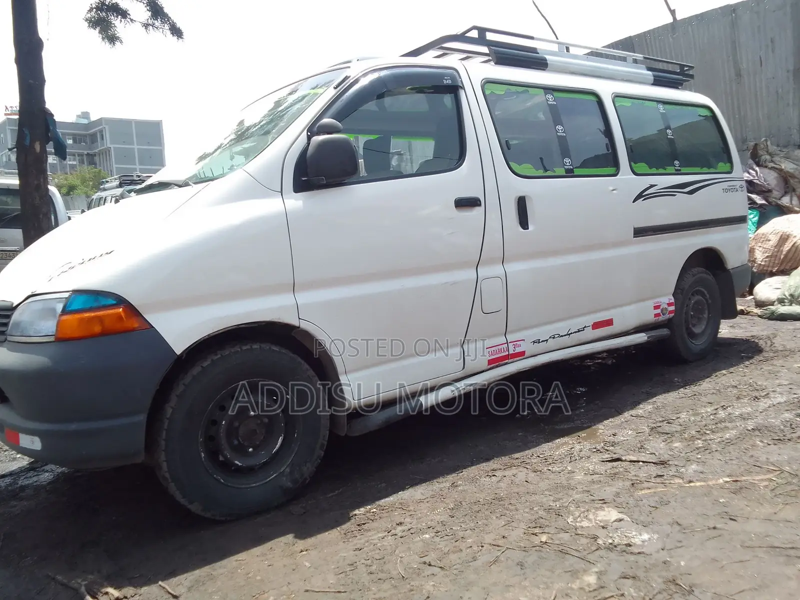 Toyota HiAce 2004 White